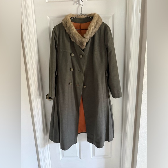 long women’s coat with fur trim collar - Picture 4 of 9